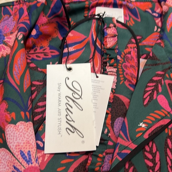 REVOLVE PLUSH Floral Pajama Set With Eye Mask Size Small - Picture 4 of 5